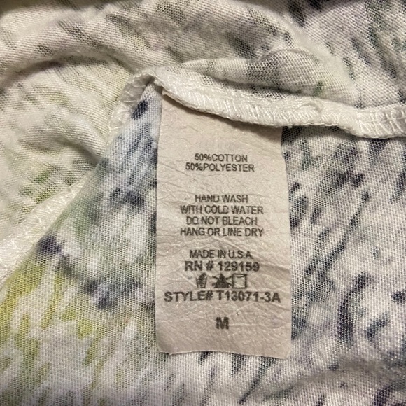 DayTrip V-neck short sleeve shirt size medium - Picture 6 of 6